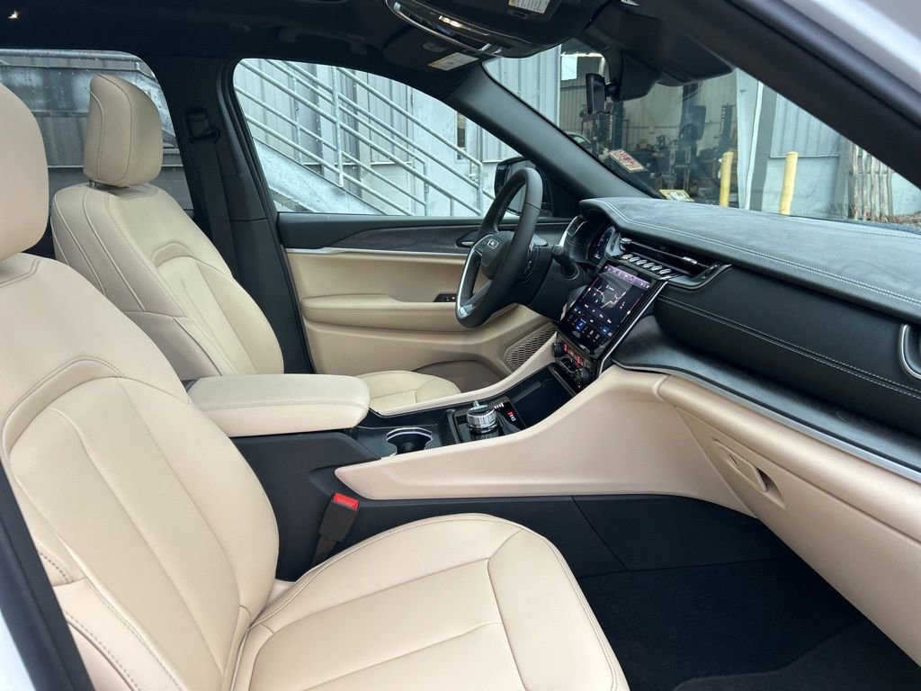 New 2025 Jeep Grand Cherokee Limited image 44