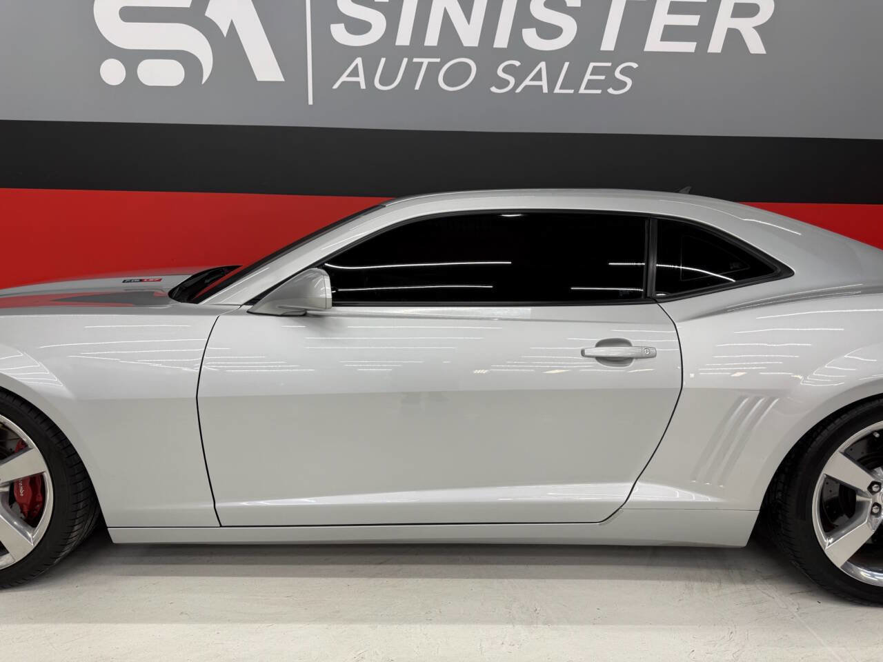 Used 2010 Chevrolet Camaro SS RWD image 15