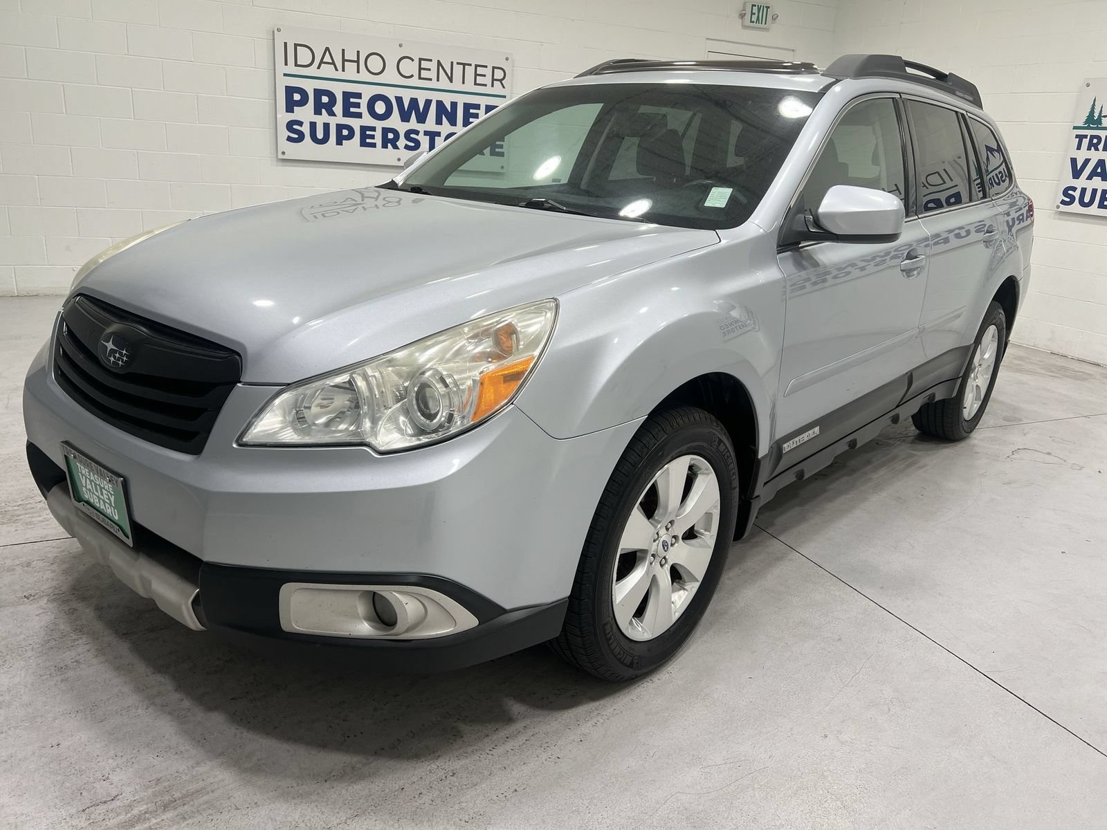 Used 2012 Subaru Outback 3.6R Limited w/ Moonroof Pkg AWD/4WD image 4