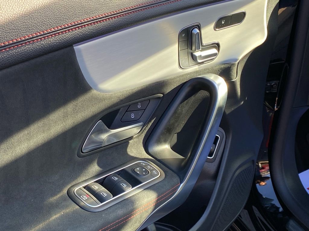 Used 2023 Mercedes-Benz CLA 250 image 12