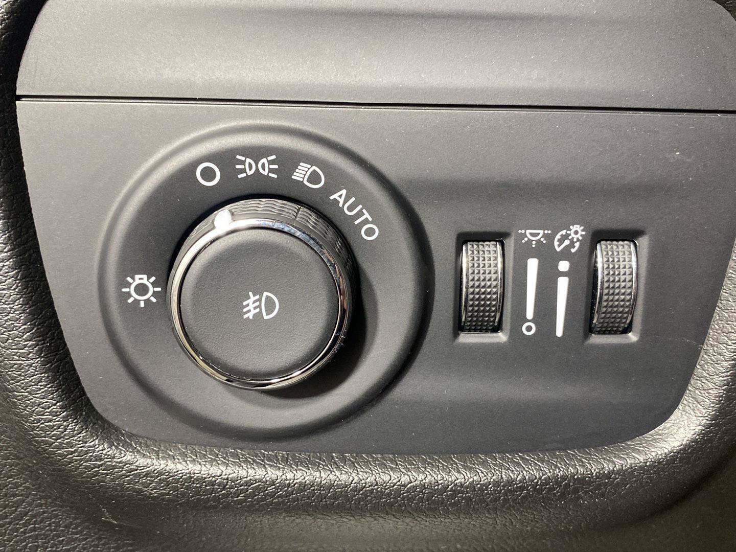 Used 2024 Jeep Grand Cherokee Limited AWD/4WD image 11