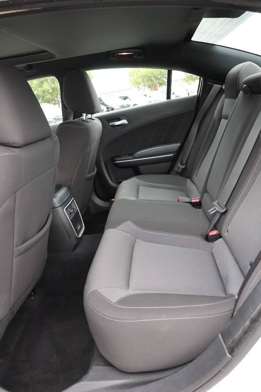 Used 2022 Dodge Charger SXT w/ Driver Convenience Group RWD image 17