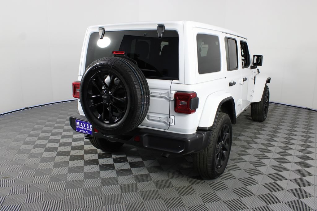 Used 2025 Jeep Wrangler Unlimited Sahara w/ Safety Group AWD/4WD image 24