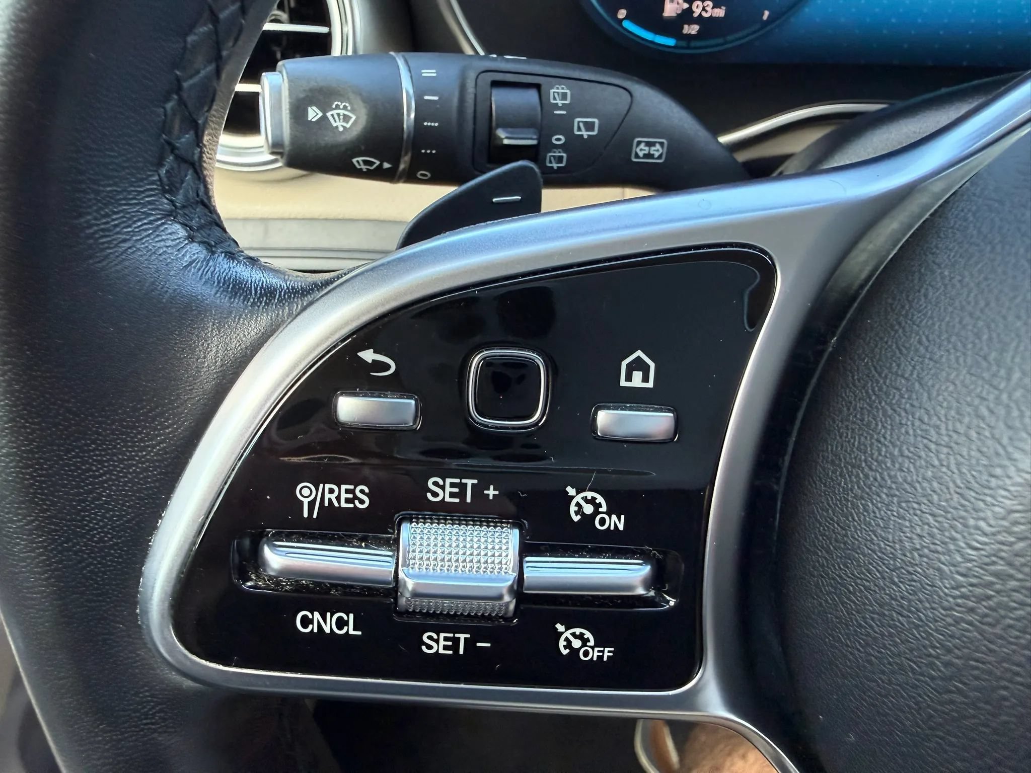 Used 2022 Mercedes-Benz GLC 300 4MATIC w/ Multimedia Package Lite image 28