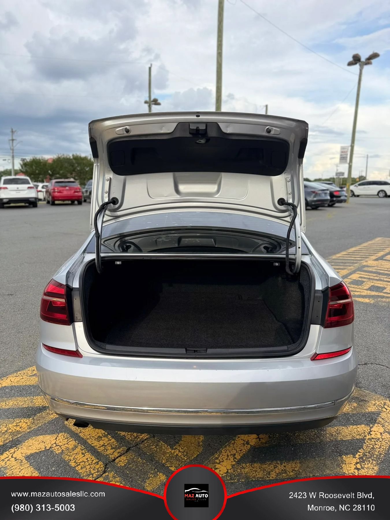 Used 2019 Volkswagen Passat 2.0T Wolfsburg w/ Wheels & Sunroof Package FWD image 14
