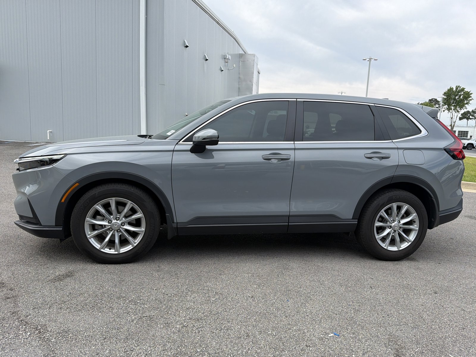 Used 2025 Honda CR-V EX image 9