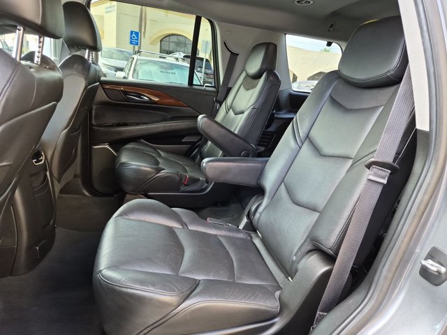 Used 2020 Cadillac Escalade Luxury w/ Escalade Sport Edition AWD/4WD image 19