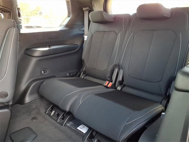 New 2025 Jeep Grand Cherokee L Laredo image 17