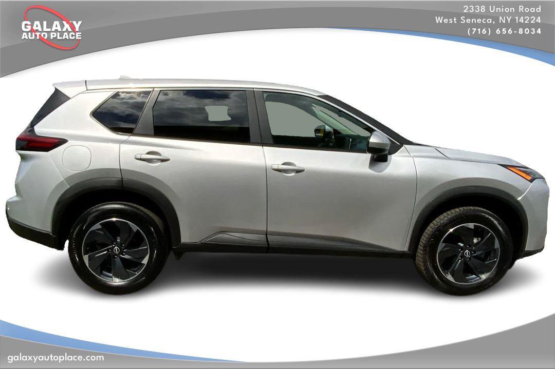 Used 2025 Nissan Rogue SV AWD/4WD image 4