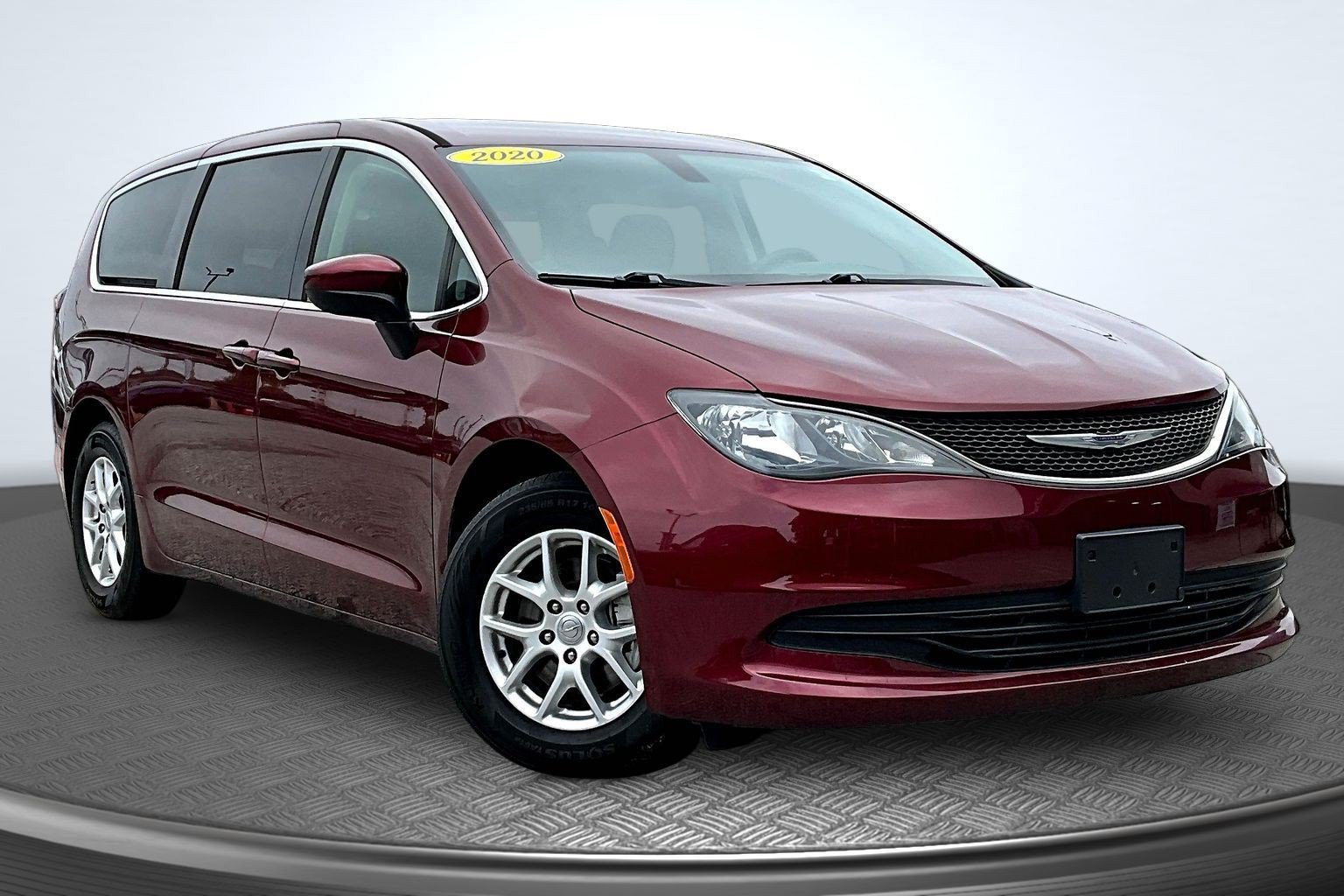 Used 2020 Chrysler Voyager LX FWD image 3