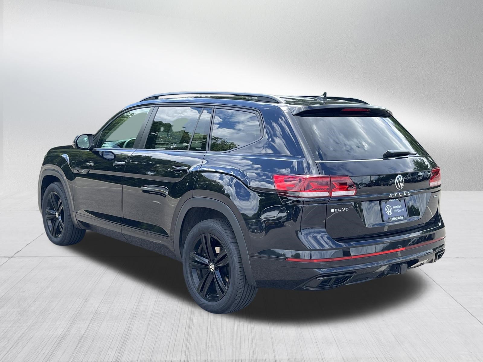 Certified 2023 Volkswagen Atlas SEL R-Line AWD/4WD image 5