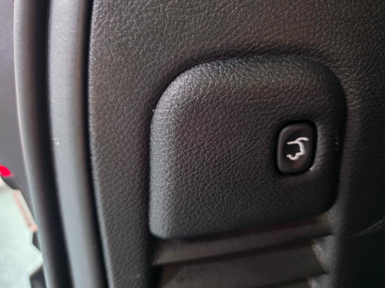 Used 2017 Jeep Grand Cherokee Altitude AWD/4WD image 22