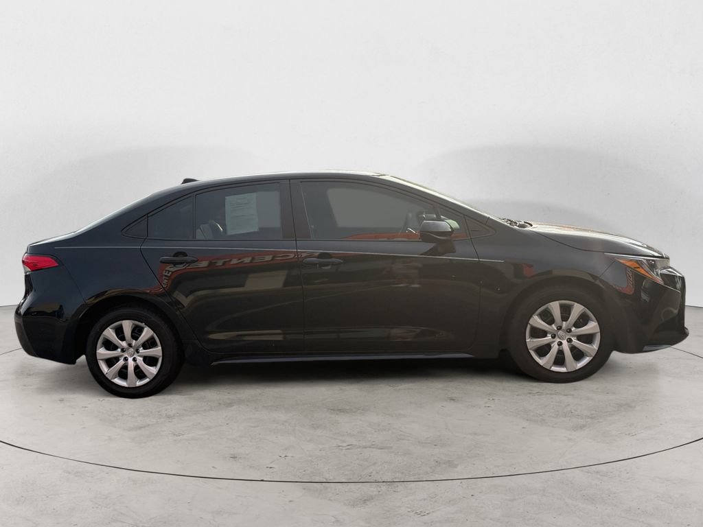 Used 2024 Toyota Corolla LE FWD image 2