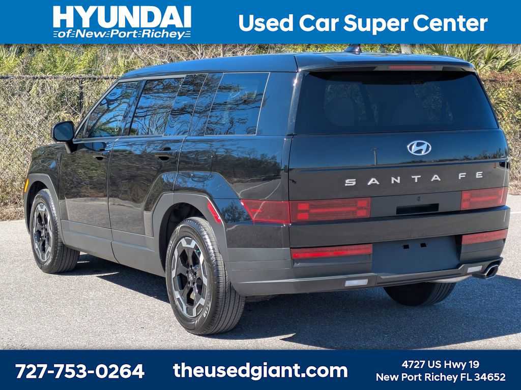 Used 2024 Hyundai Santa Fe SE image 3