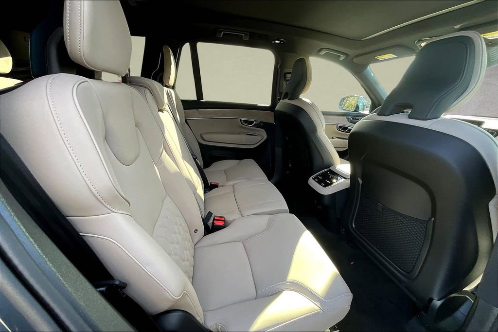 New 2026 Volvo XC90 B6 Plus w/ Protection Package Premier image 9
