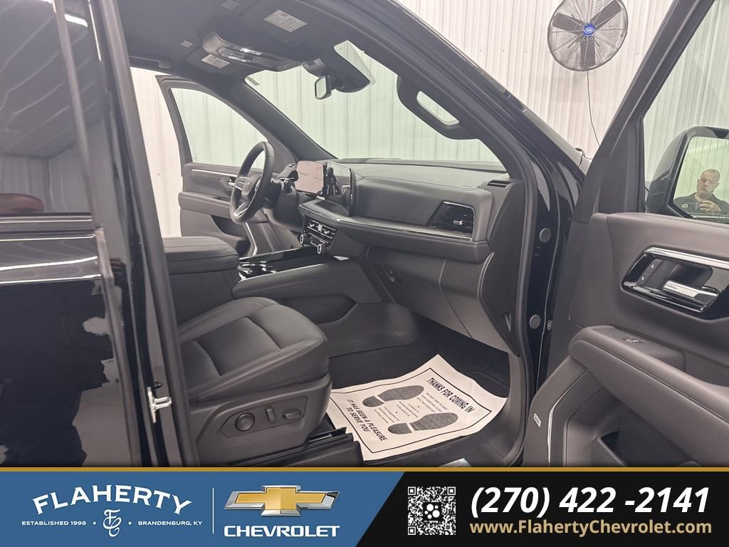 Used 2025 Chevrolet Suburban Z71 w/ Comfort Package image 13