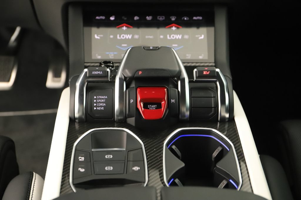 Used 2025 Lamborghini Urus SE AWD/4WD image 22