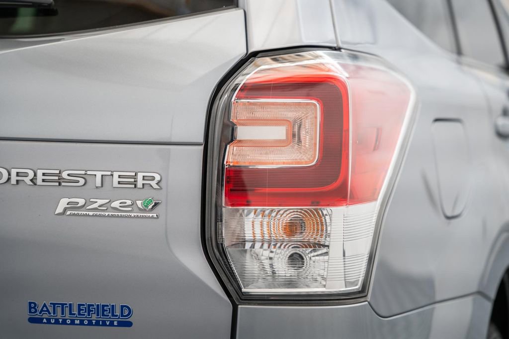 Used 2017 Subaru Forester 2.5i Limited AWD/4WD image 9