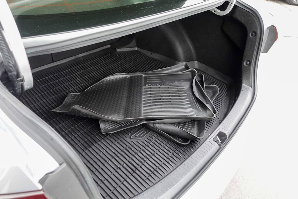 Used 2022 Toyota Corolla LE image 25