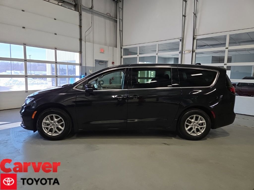 Used 2023 Chrysler Pacifica Touring-L