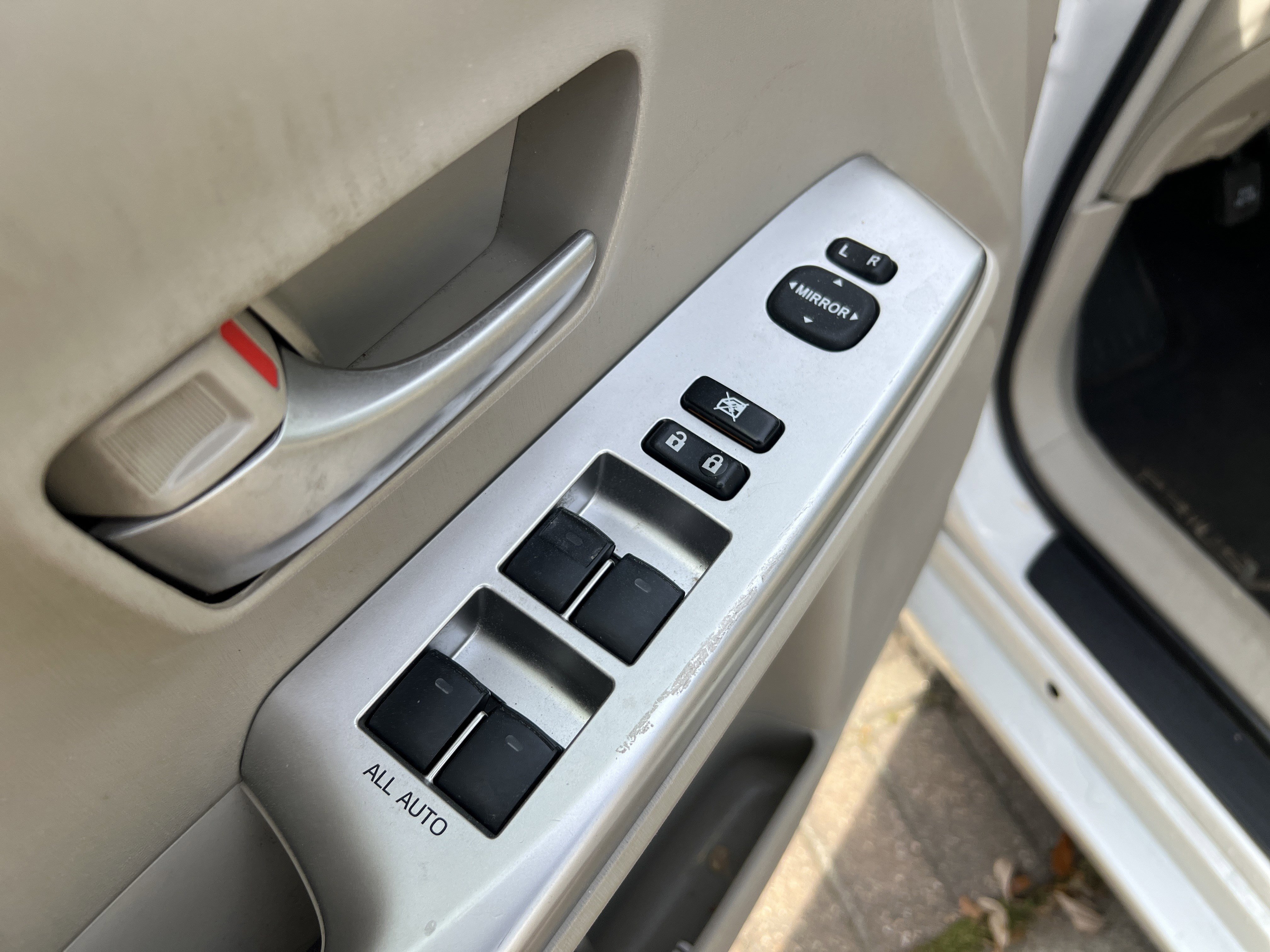 Used 2012 Toyota Prius V Three image 15