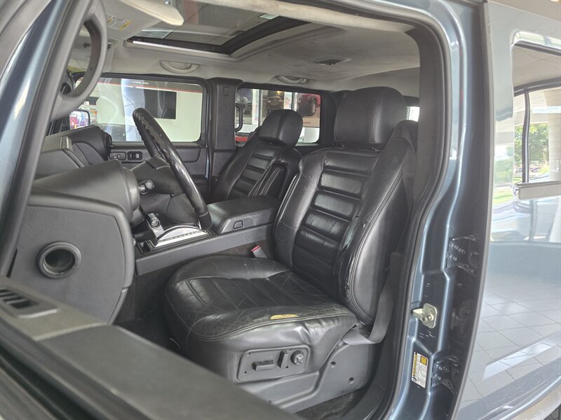 Used 2005 HUMMER H2 w/ Preferred Equipment Group AWD/4WD image 8