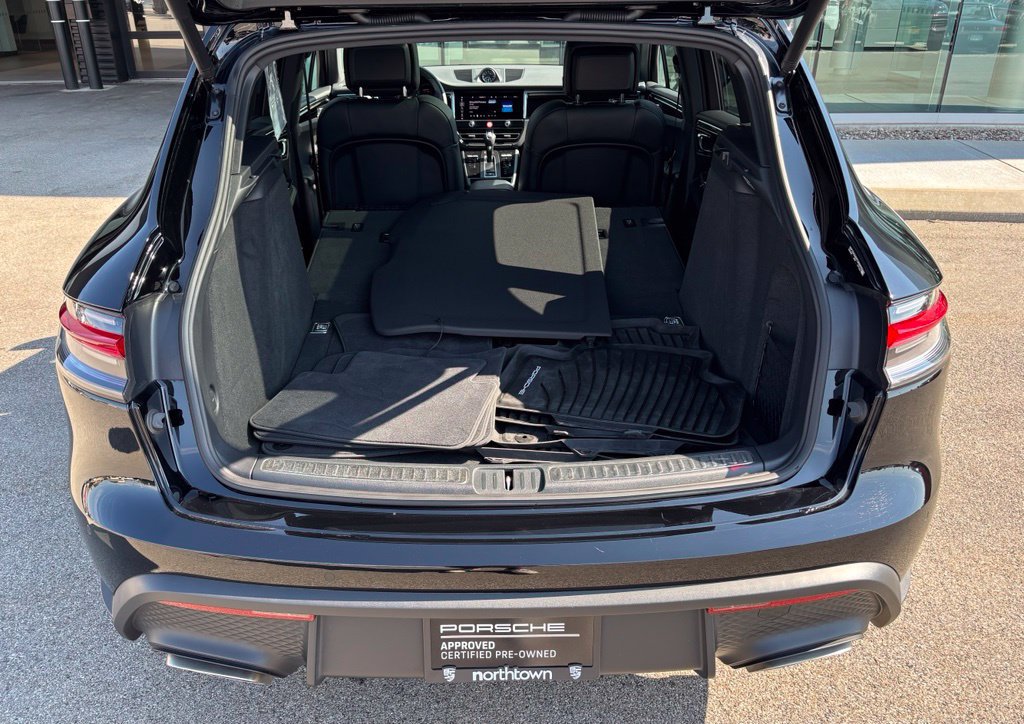 Certified 2026 Porsche Macan AWD/4WD image 12