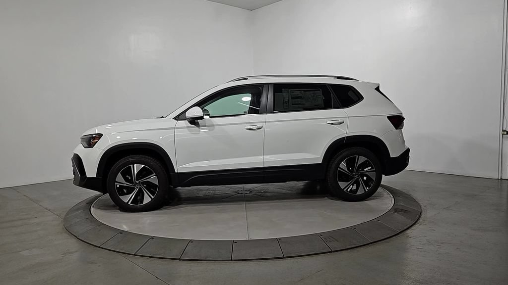 New 2026 Volkswagen Taos SE AWD/4WD image 2