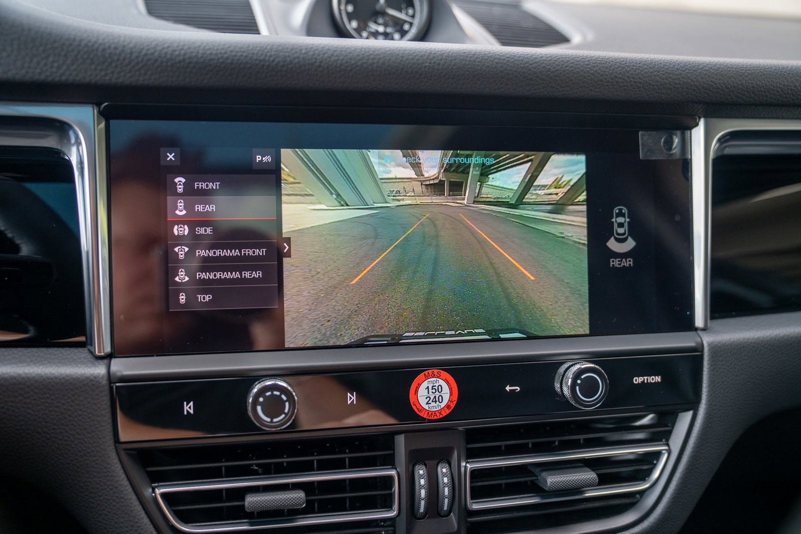 Certified 2025 Porsche Macan image 17
