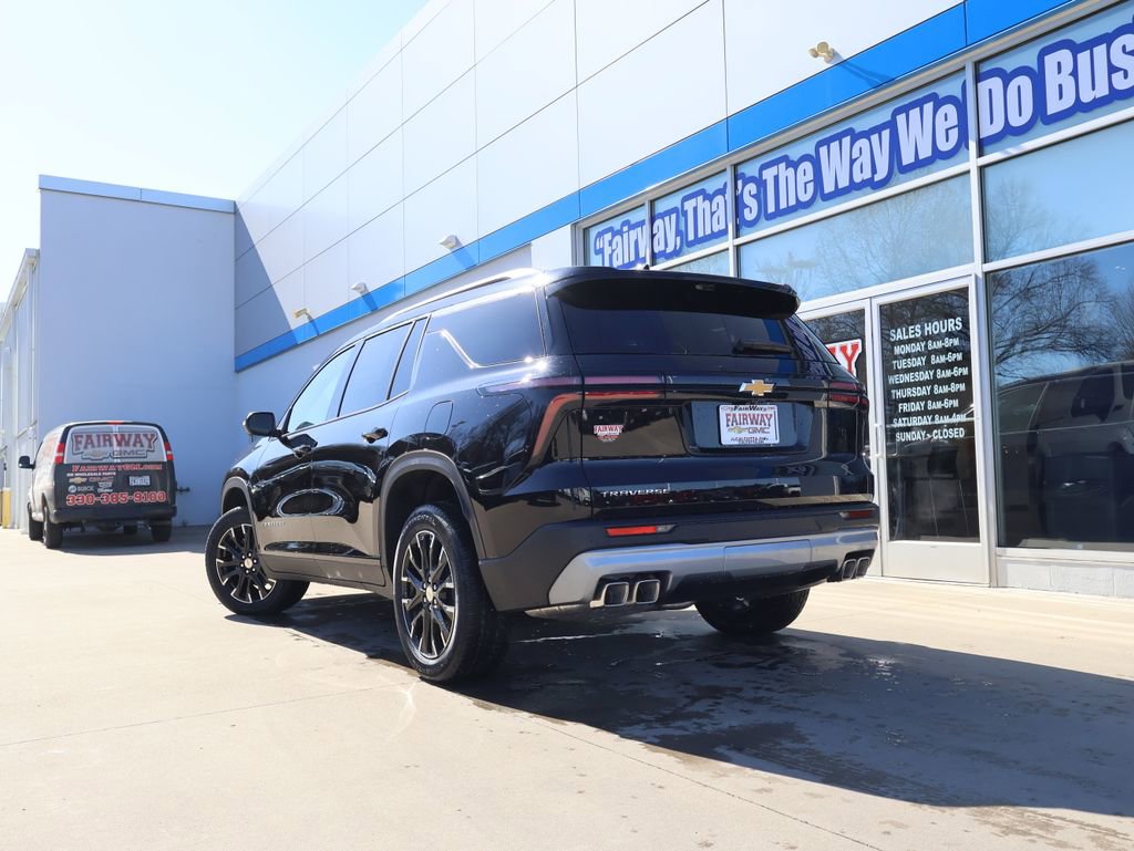 New 2026 Chevrolet Traverse LT w/ Sun and Wheel Package FWD image 40