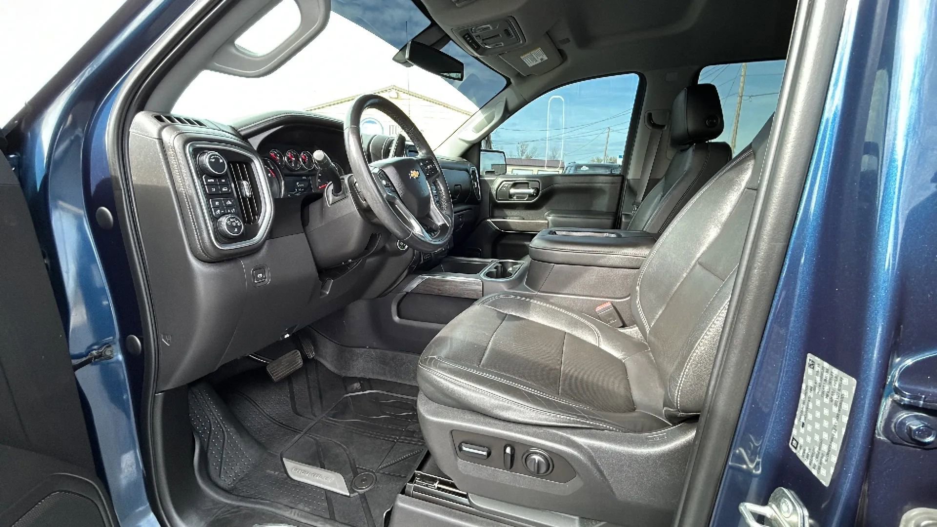 Used 2019 Chevrolet Silverado 1500 LTZ w/ LTZ Texas Edition image 2