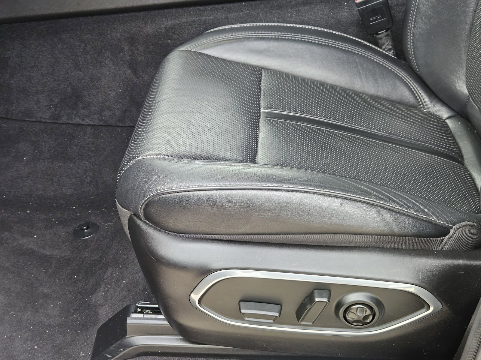 Used 2024 Jeep Wagoneer Series II w/ Flexible Seating Group RWD image 29
