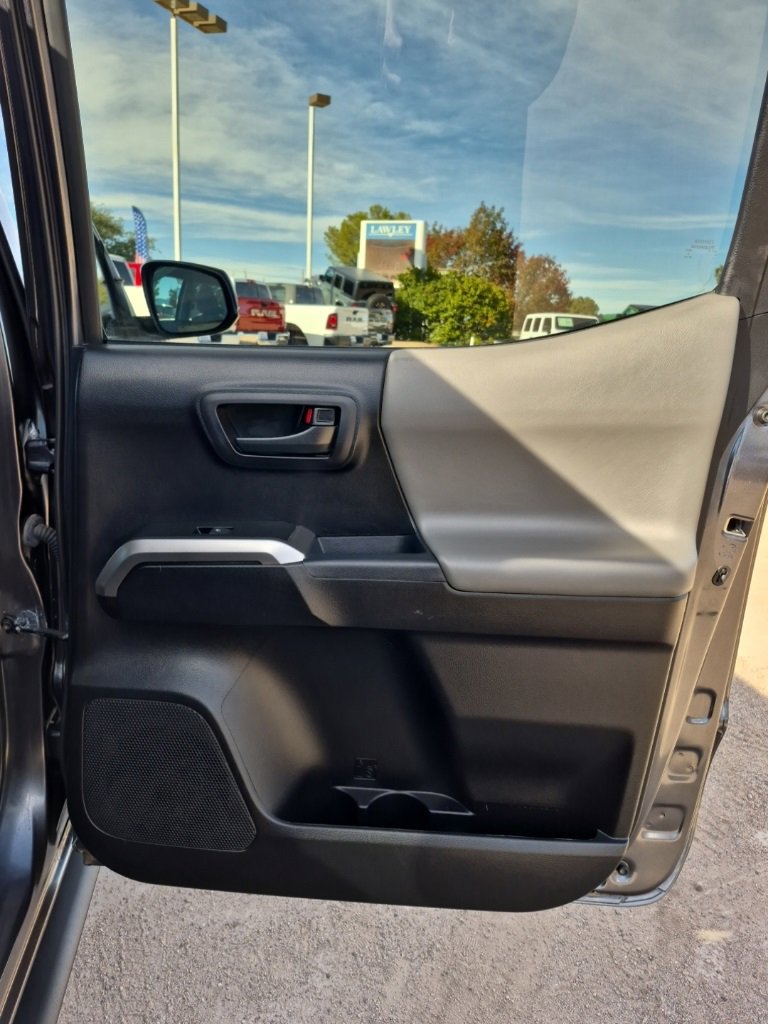 Used 2021 Toyota Tacoma 2WD Double Cab image 19