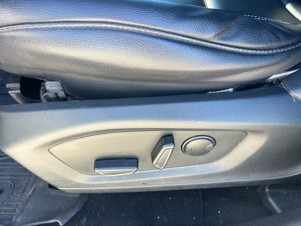 Used 2020 Ford Explorer XLT w/ Equipment Group 202A image 27