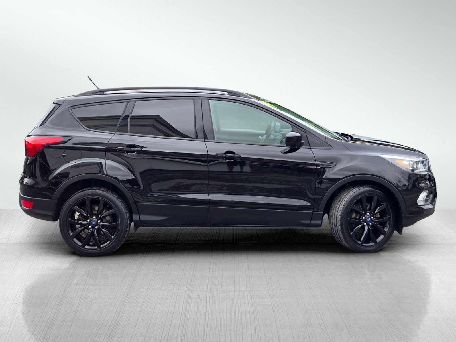 Used 2019 Ford Escape SE FWD image 3