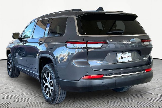 Used 2023 Jeep Grand Cherokee L Limited AWD/4WD image 4