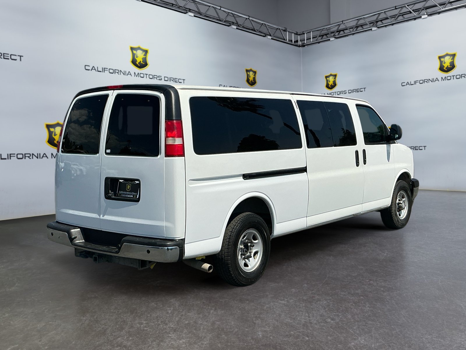 Used 2017 Chevrolet Express 3500 LT w/ LT Preferred Equipment Group RWD image 5