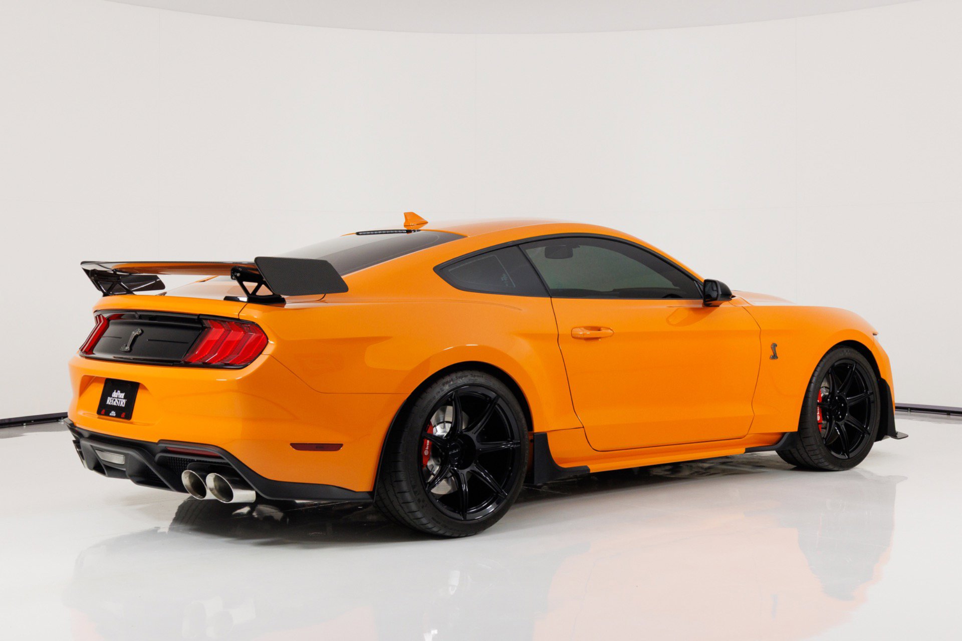 Used 2021 Ford Mustang Shelby GT500 w/ Carbon Fiber Track Pack RWD image 3