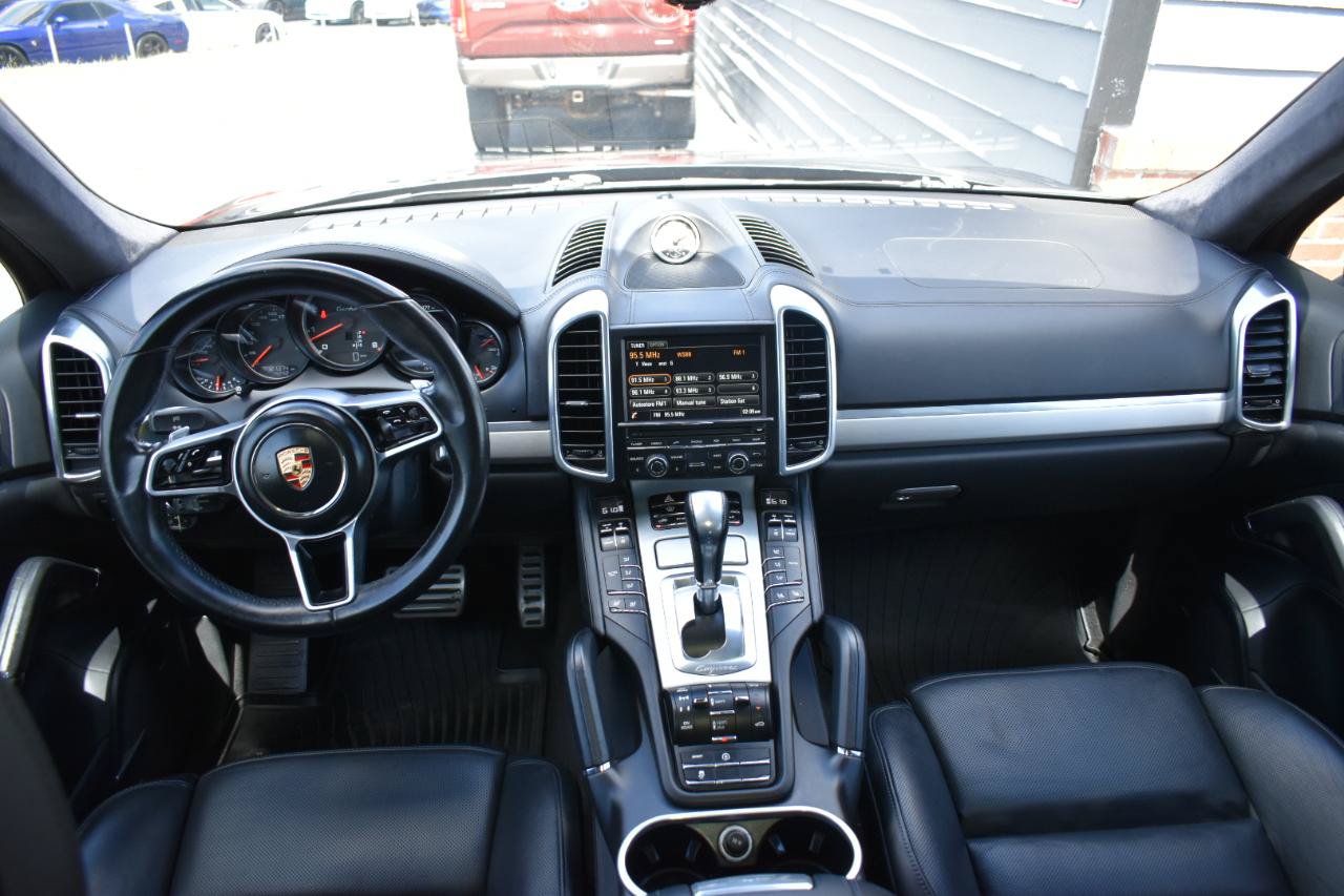 Used 2015 Porsche Cayenne Turbo AWD/4WD image 11