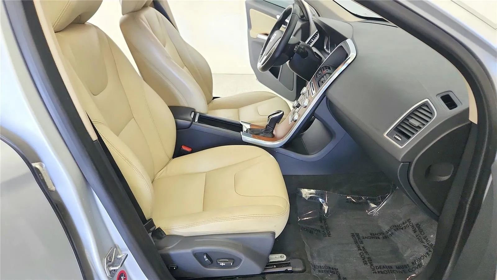 Used 2017 Volvo XC60 T5 Inscription w/ Preferred Option Package AWD/4WD image 37