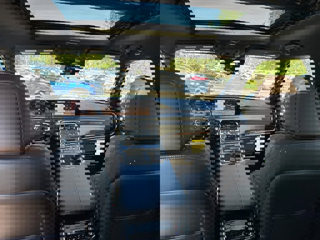 New 2025 Nissan Armada Platinum Reserve image 22