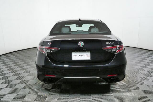 Used 2025 Alfa Romeo Giulia w/ Driving Assist Package RWD image 27