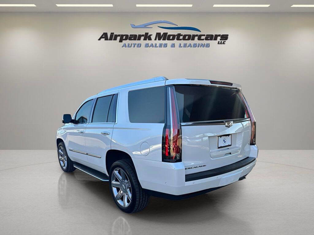Used 2019 Cadillac Escalade Luxury image 3