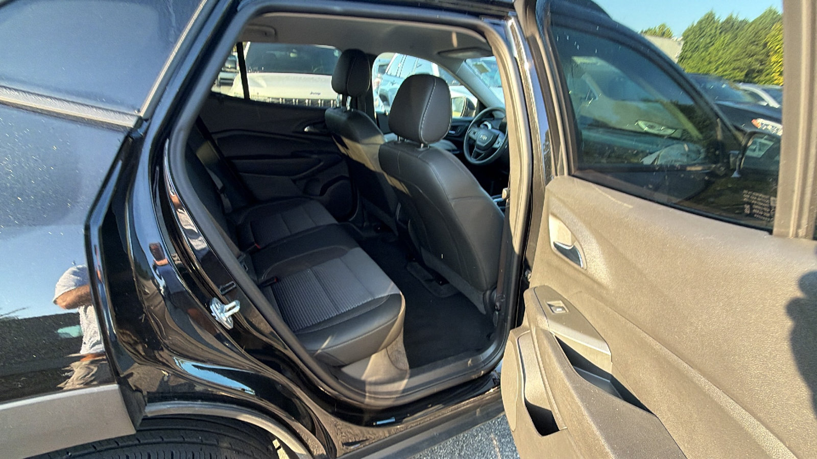 Used 2025 Chevrolet Trax LT FWD image 21