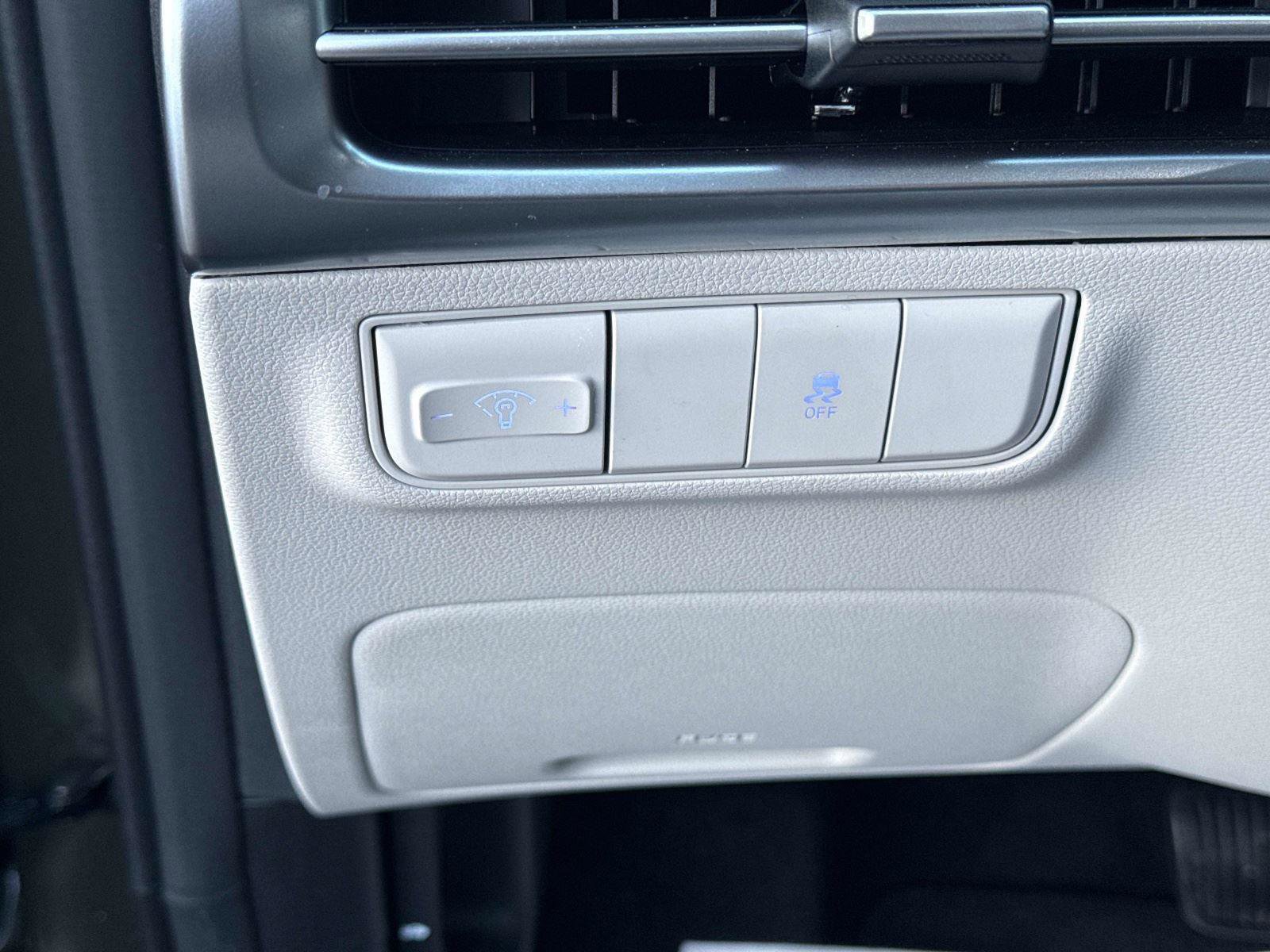 Certified 2025 Hyundai Tucson SE image 30