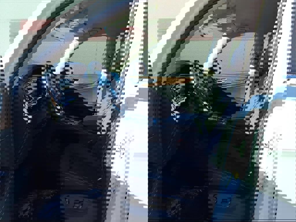 Used 2024 Volkswagen Atlas SE image 16