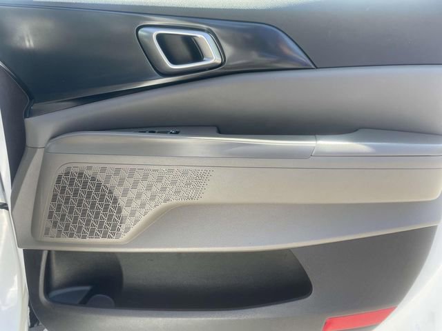 Used 2025 Kia Carnival FWD image 12
