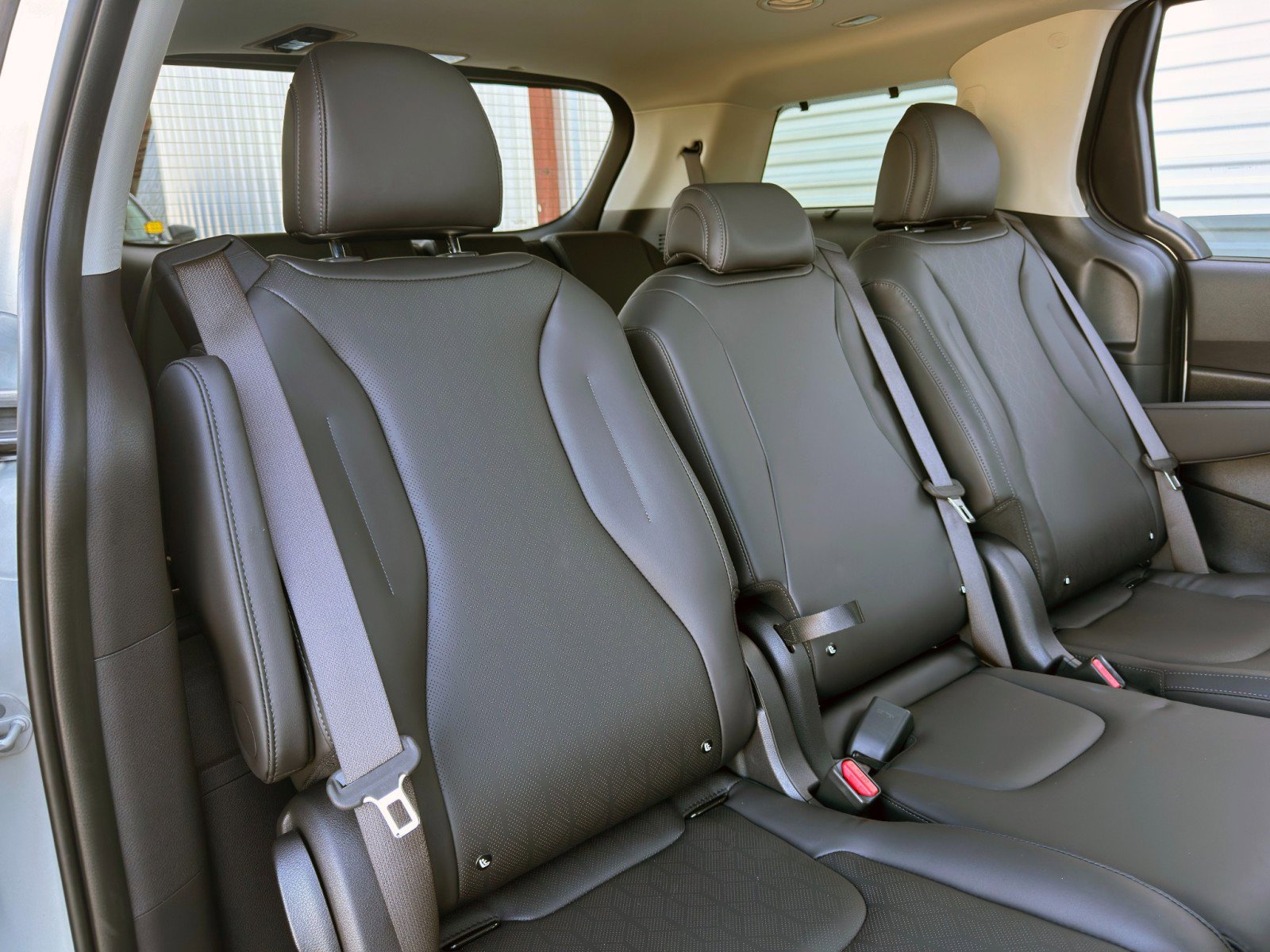 Used 2025 Kia Carnival SX w/ SX Dark Edition Package image 40