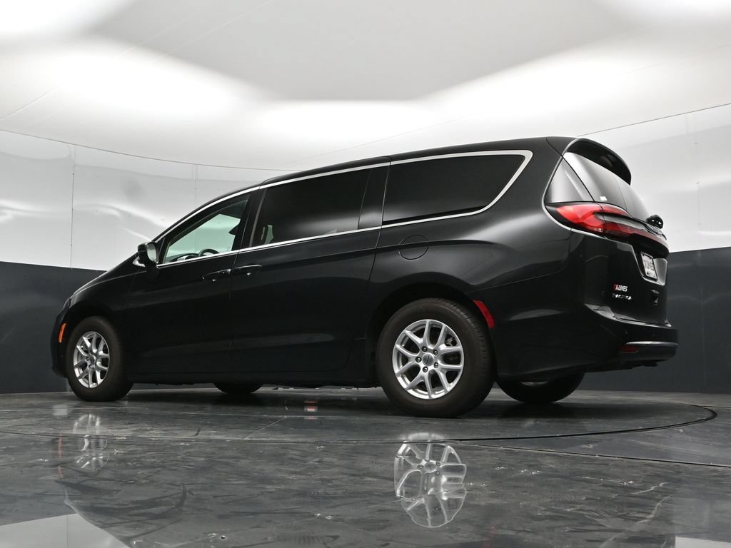 Used 2023 Chrysler Pacifica Touring-L FWD image 60