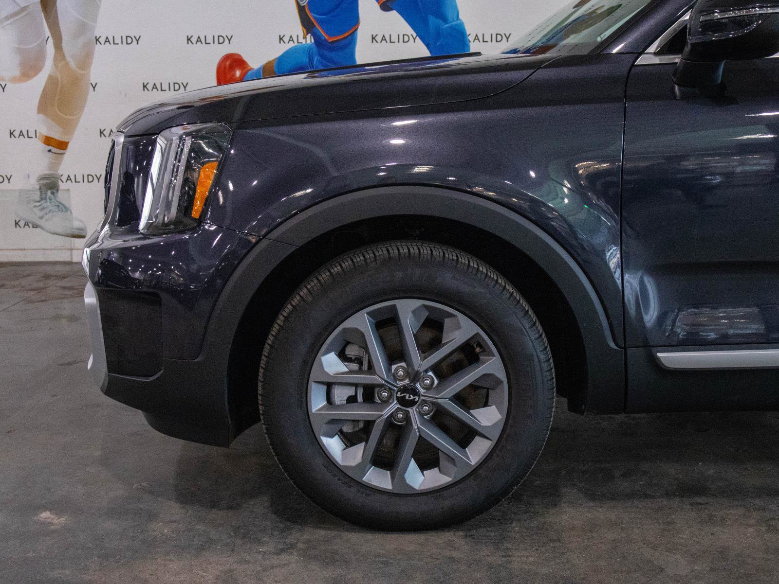 Used 2025 Kia Telluride LX FWD image 16
